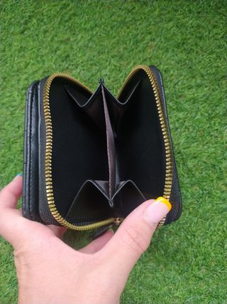 Cartera de mujer acolchada negra