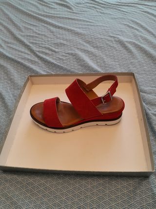 Sandalias Ante Piel Rojas Suela Blanca
