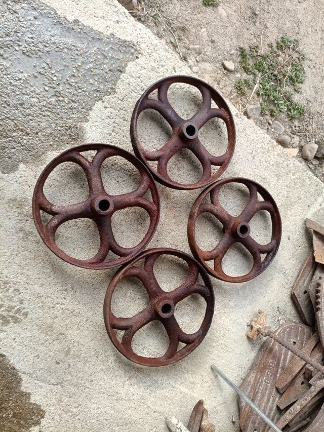 4 Ruedas Antiguas Hierro Fundido
