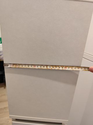Mueble de baño estrecho de madera
