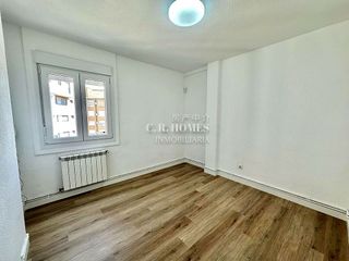 Piso en alquiler en Reyes en Parla