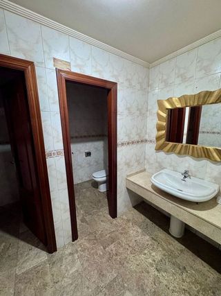 Local comercial en venta en Valdepeñas