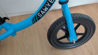 Bicicleta sin pedales Sawyer azul