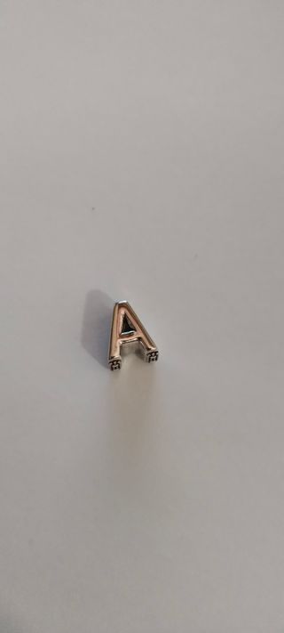 Charm Letra A Pandora Plata