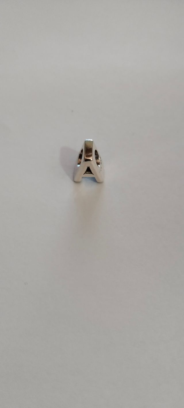 Charm Letra A Pandora Plata