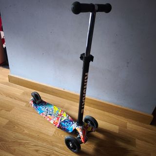 Patinete infantil 3 ruedas con diseño graffiti