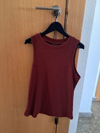 Camiseta sin mangas roja