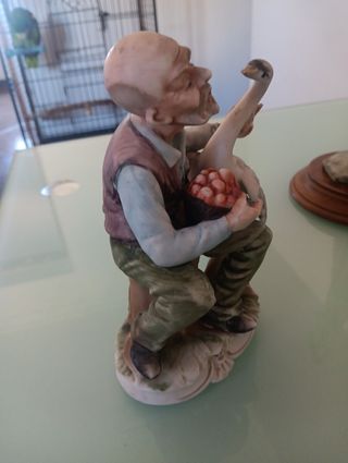 Figura porcelana anciano con ganso