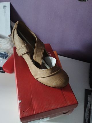 Zapatos de tacón ancho marrones