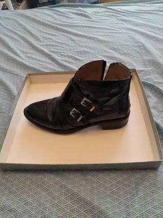 Botines charol y piel