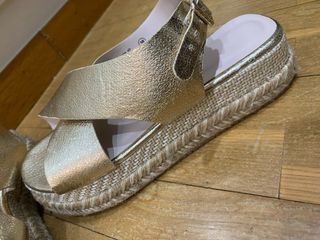 Sandalias doradas plataforma esparto talla 38