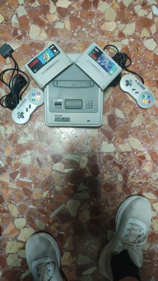 Super Nintendo + 2 juegos y mandos