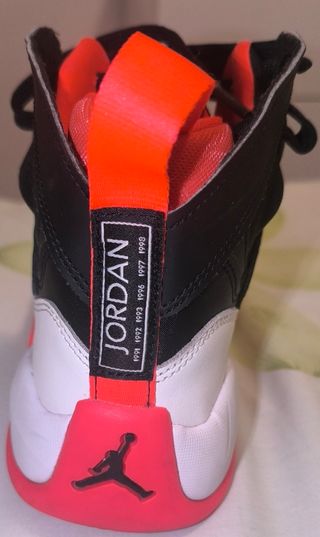 Zapatillas Jordan Niño Negras y Naranjas