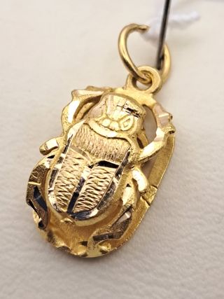 Colgante Escarabajo Oro 18K
