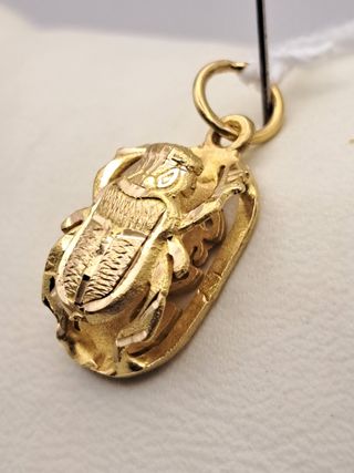 Colgante Escarabajo Oro 18K