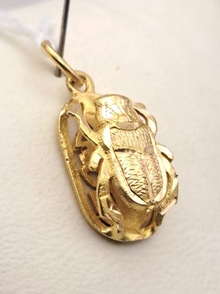 Colgante Escarabajo Oro 18K