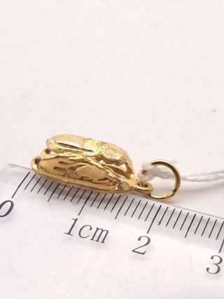 Colgante Escarabajo Oro 18K