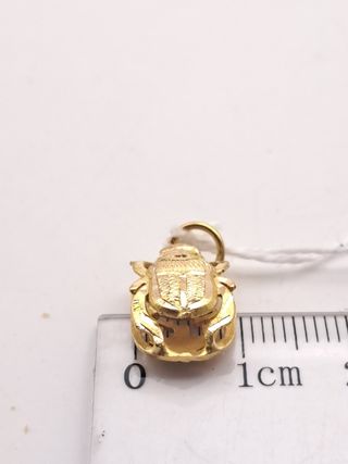 Colgante Escarabajo Oro 18K