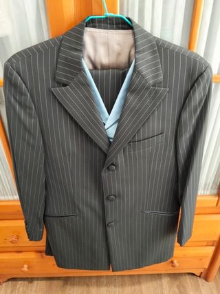 Traje completo gris para boda