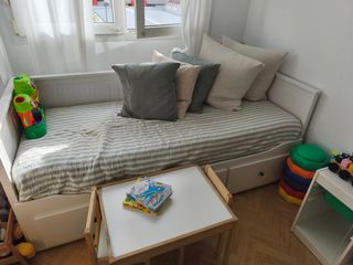 Cama IKEA HEMNES con 3 cajones y 2 colchones