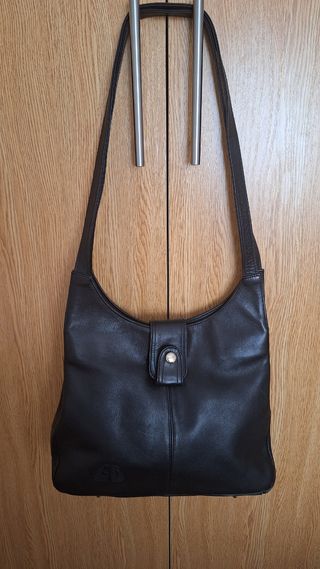 Bolso negro de piel