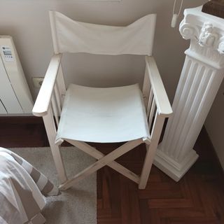 Una Silla Director Blanca Plegable