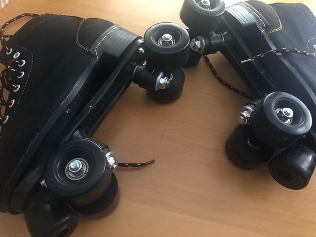 Patines de 4 ruedas negros