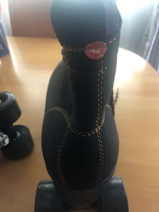 Patines de 4 ruedas negros