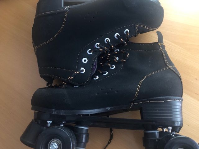 Patines de 4 ruedas negros