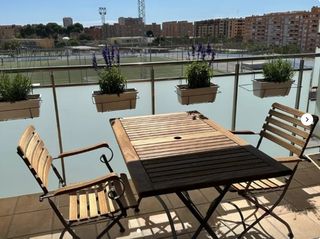 Mesa y sillas de jardín madera y metal