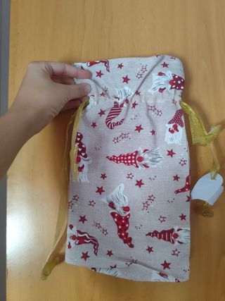 Bolsitas de regalo con gnomos navideños