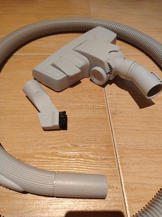 Aspiradora con cable y accesorios