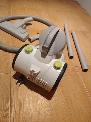 Aspiradora con cable y accesorios