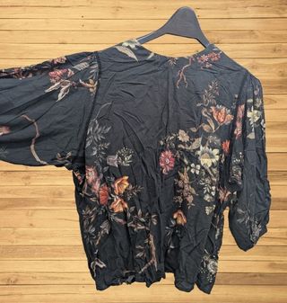 Blusa de flores - Stradivarius Talla S