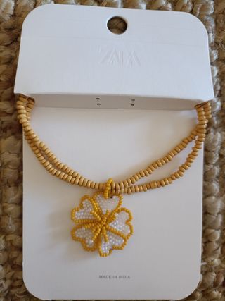 Collar Zara Flor Blanco y Amarillo
