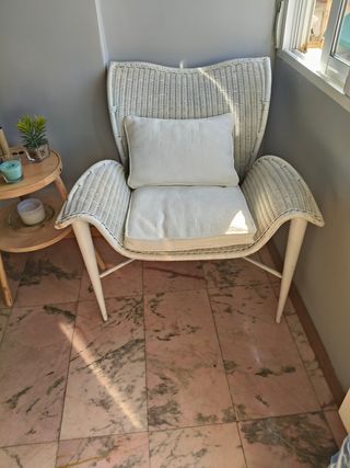 Sillón de mimbre blanco