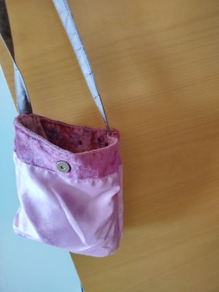 Bolso de satén con bordado floral