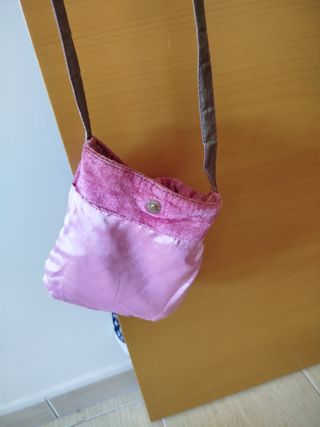 Bolso de satén con bordado floral