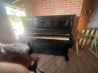 Piano Vertical Negro