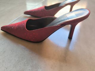 Zapatos de tacón rojos para mujer