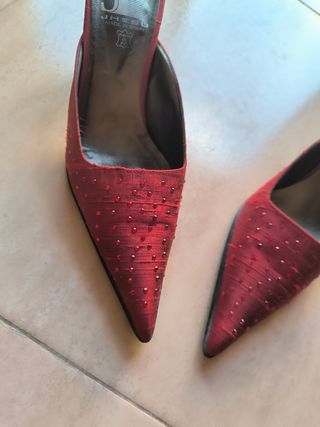 Zapatos de tacón rojos para mujer