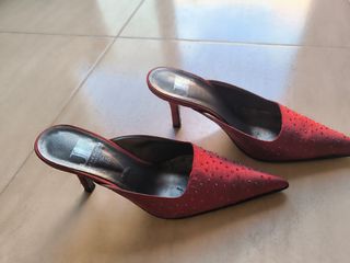 Zapatos de tacón rojos para mujer