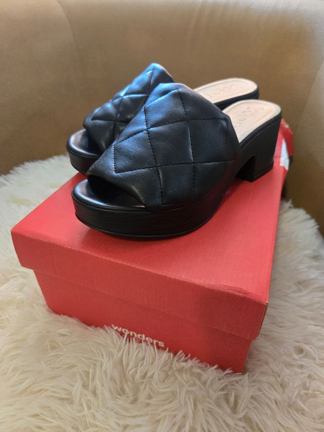 Zuecos Wonders Talla 36 Negro