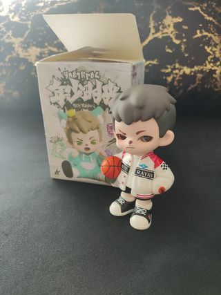 Figura Boy Rayan con Balón de Baloncesto