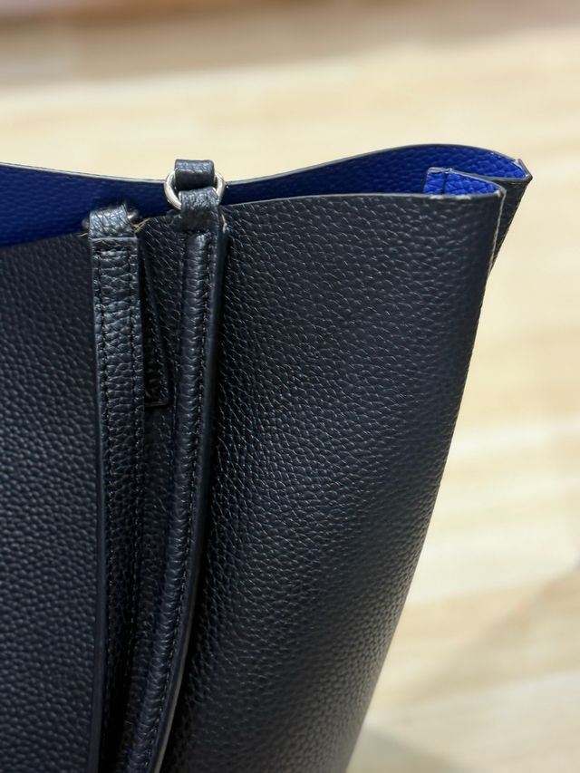 Bolso Tote Guess Reversible Negro