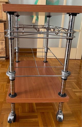 Cantinetta per vino in legno e metallo