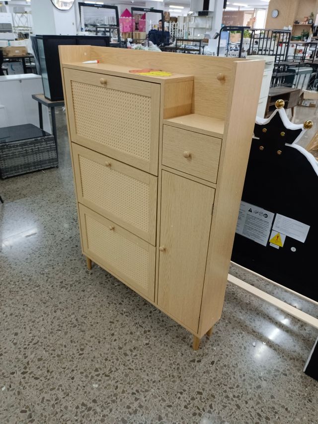 Mueble zapatero de madera y ratán