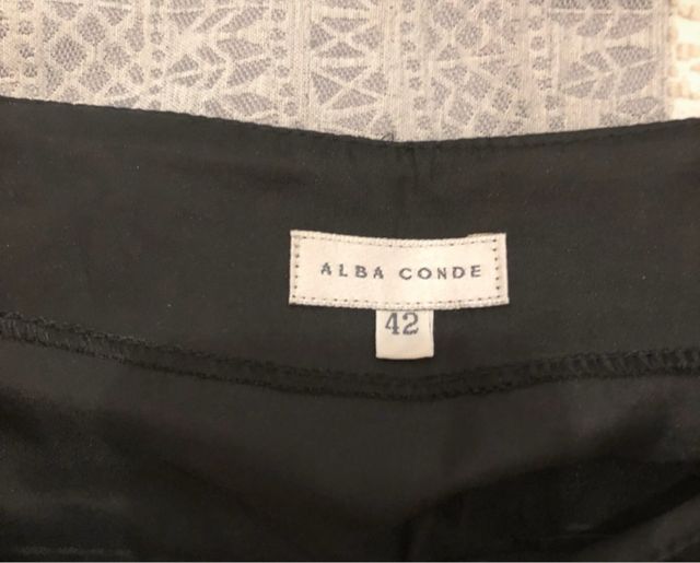 Falda Alba Conde Negra