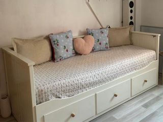 Cama nido blanca con cajones de madera