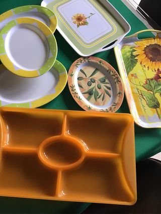 Set 7 Vassoi Plastica Vari Colori e Misure
